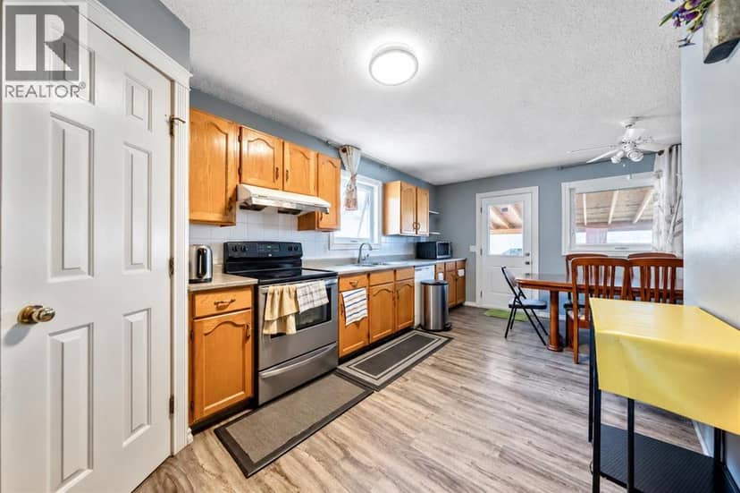 318 Applewood Drive SE, Calgary, photo 4