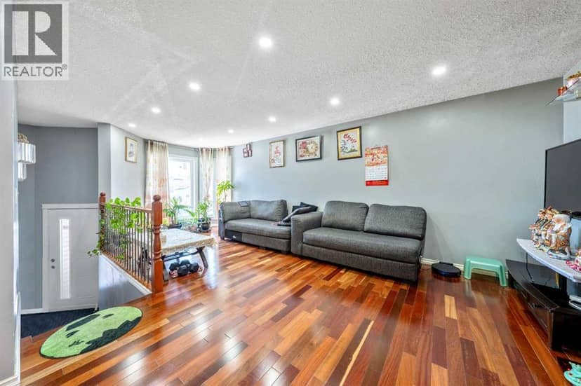 318 Applewood Drive SE, Calgary, photo 2