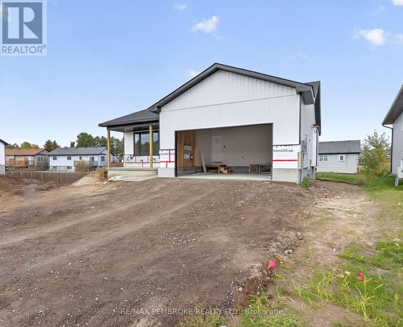 18 Durant Street, Petawawa, photo 3