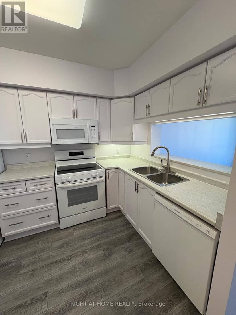 203 - 94 Dean Avenue — photo 21 of 32