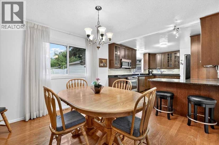 1707 107 Avenue SW — photo 16 of 40