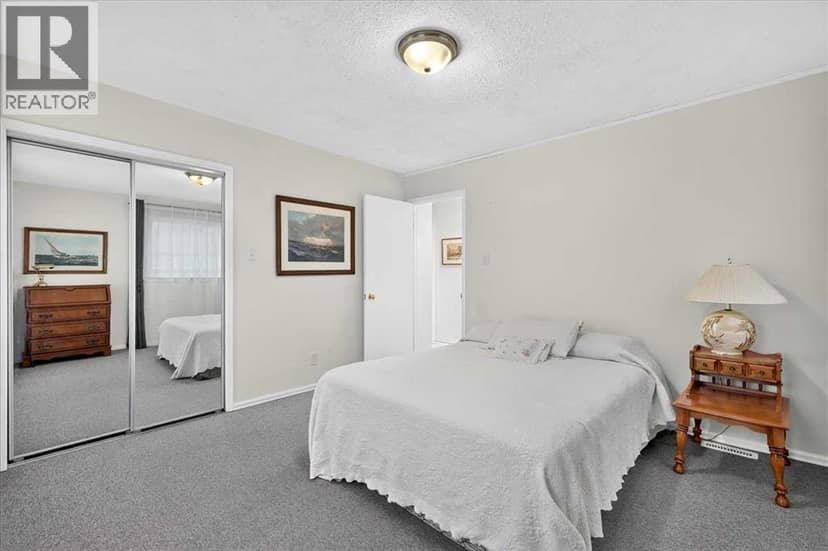 1707 107 Avenue SW — photo 21 of 40