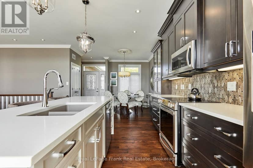183 - 301 Carnegie Avenue — photo 11 of 40