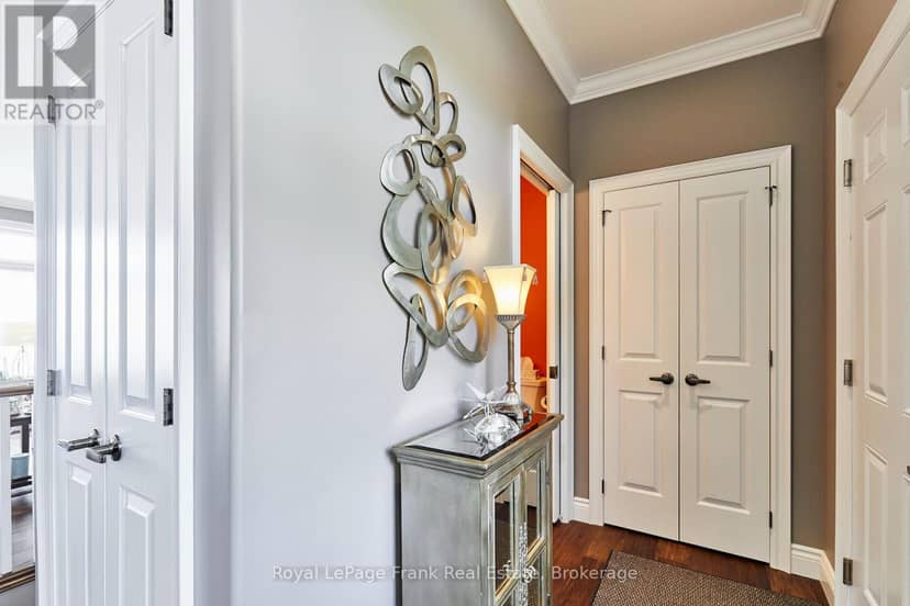 183 - 301 Carnegie Avenue — photo 17 of 40