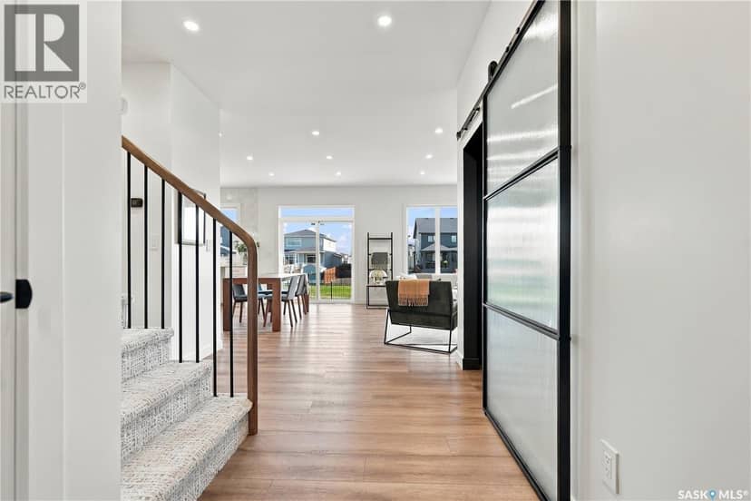 660 Pepper BEND — photo 3 of 40