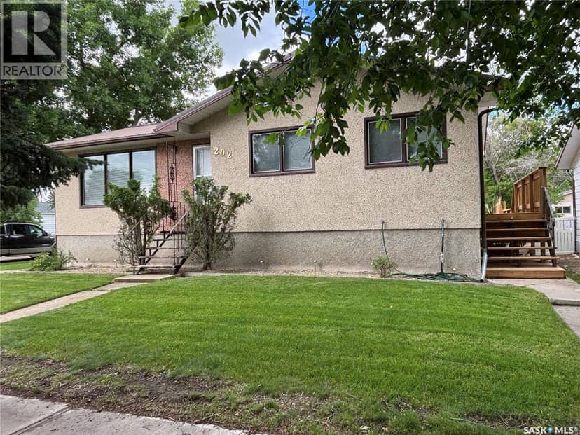 202 Herbert STREET, Maple Creek, photo 2