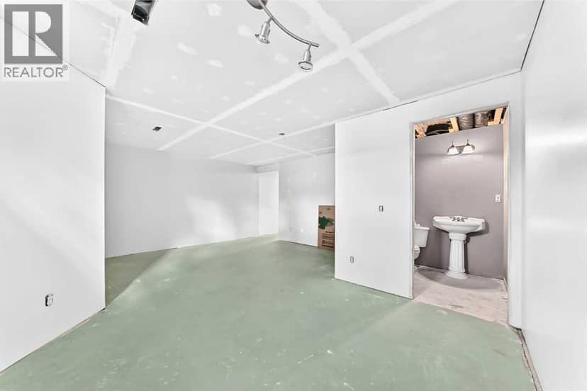 37 Beddington Gardens NE — photo 37 of 40