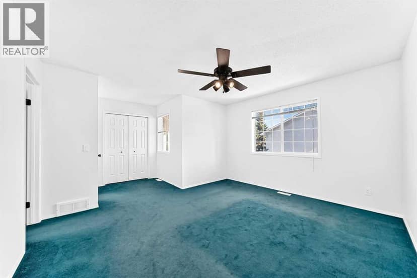 37 Beddington Gardens NE — photo 18 of 40
