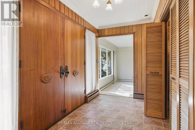 9985 Niagara River Parkway — photo 11 of 40
