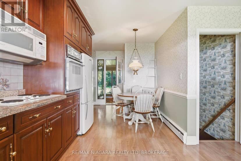9985 Niagara River Parkway — photo 18 of 40