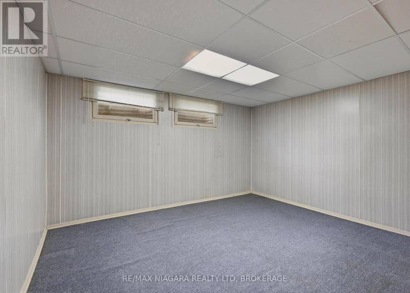 9985 Niagara River Parkway — photo 38 of 40