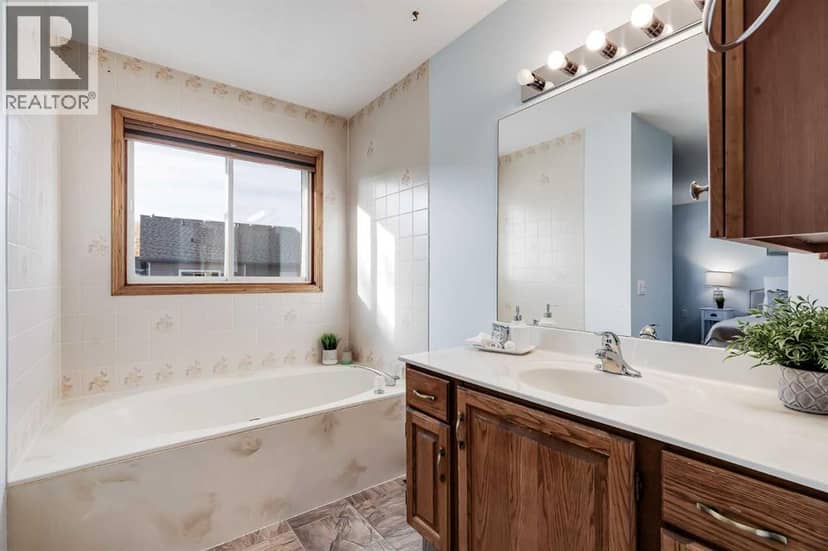 39 Woodside Close NW — photo 20 of 40