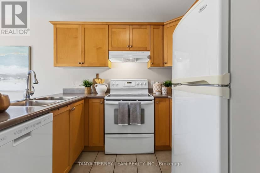 28 Castle Green Drive — photo 15 of 40
