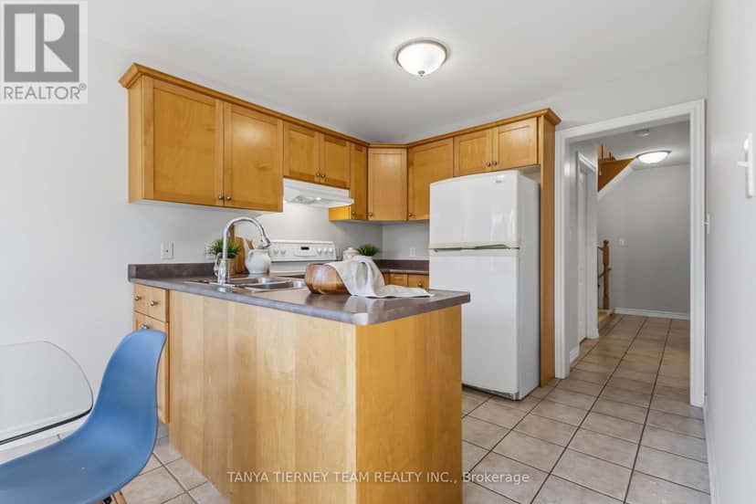 28 Castle Green Drive — photo 17 of 40