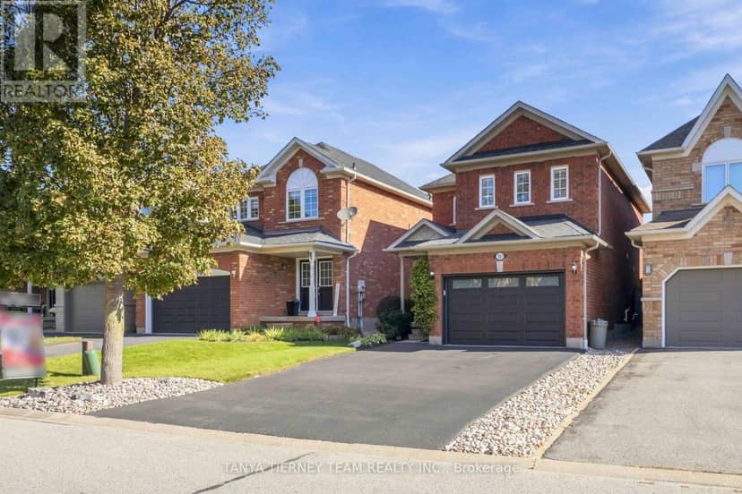 28 Castle Green Drive — photo 3 of 40