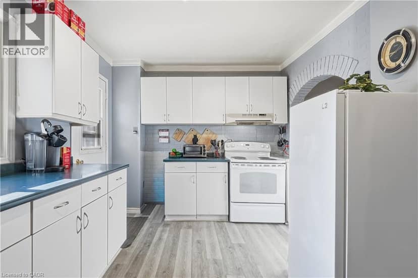 16 ALBEMARLE Street — photo 18 of 40