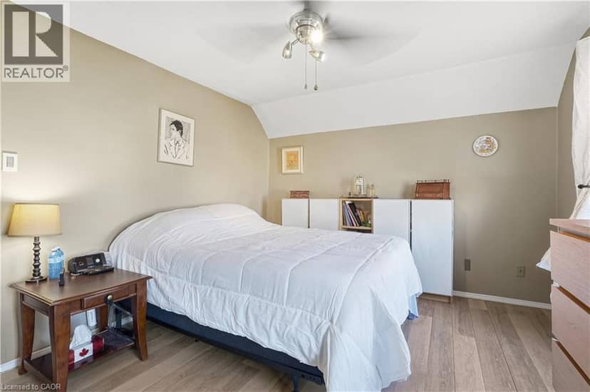16 ALBEMARLE Street — photo 24 of 40