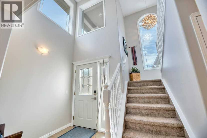 304 Cambridge Place, Strathmore, photo 3