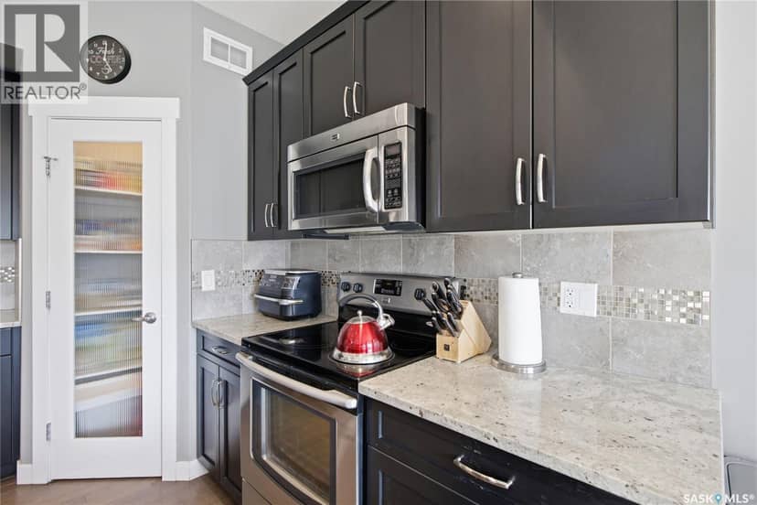 338 Pichler CRESCENT — photo 11 of 40