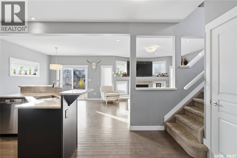 338 Pichler CRESCENT — photo 7 of 40