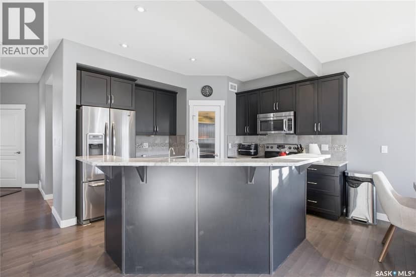 338 Pichler CRESCENT — photo 9 of 40