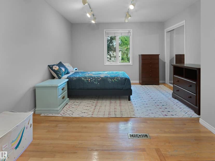 10968 75 AV NW — photo 18 of 36
