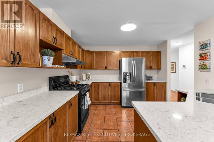 370 Cooke Crescent — photo 17 of 40