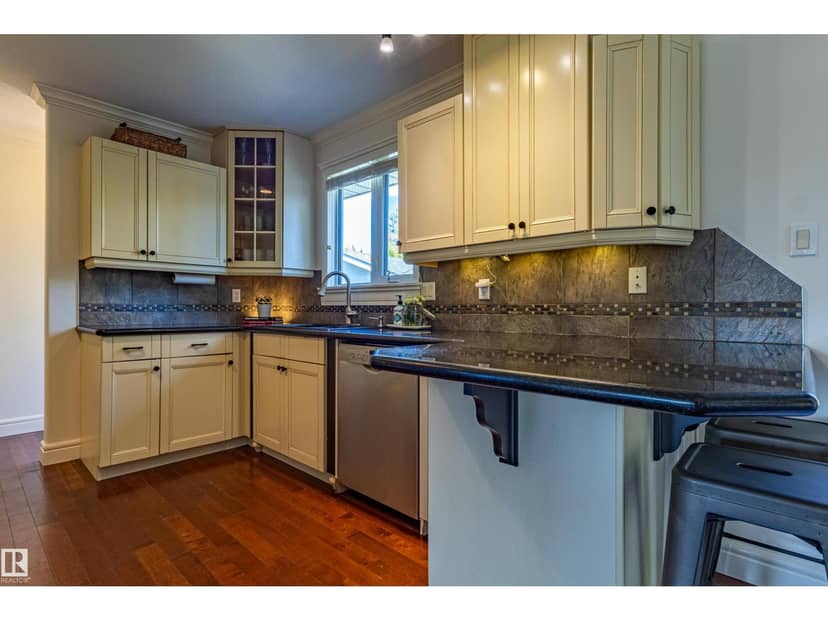 4107 122 ST NW — photo 12 of 40