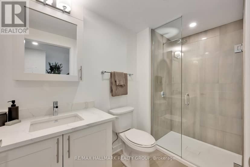 406 - 340 Queen Street — photo 10 of 40