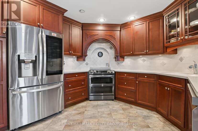 2503 - 160 George Street — photo 17 of 40