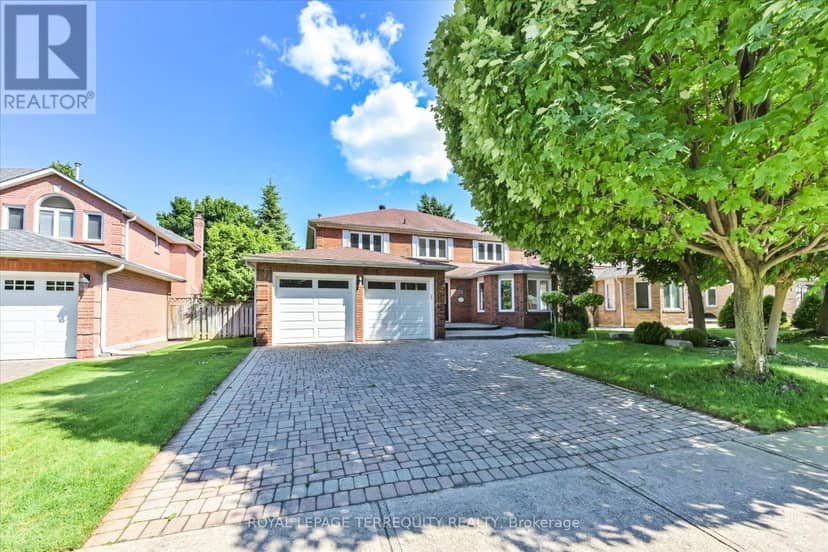 2216 Dunvegan Avenue, Oakville