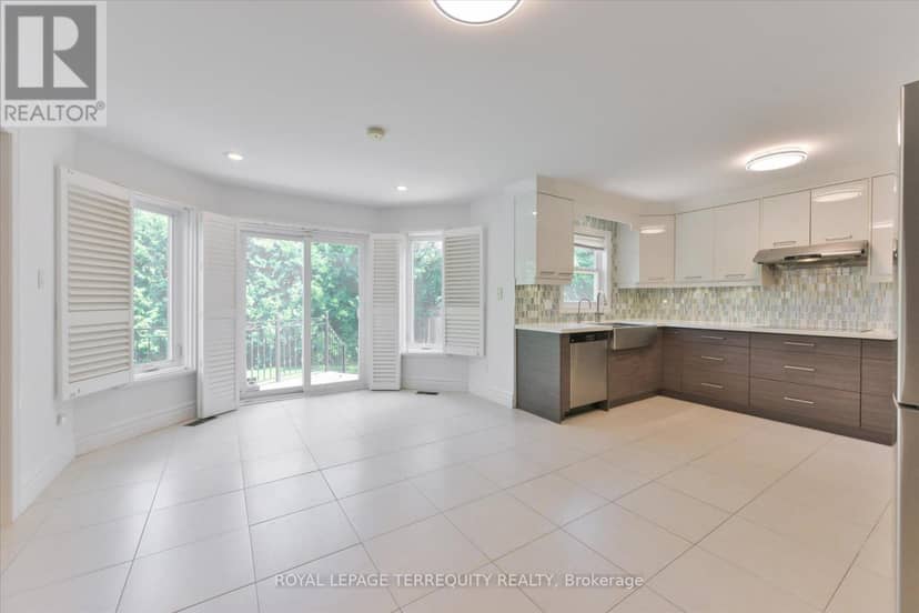 2216 Dunvegan Avenue — photo 10 of 40
