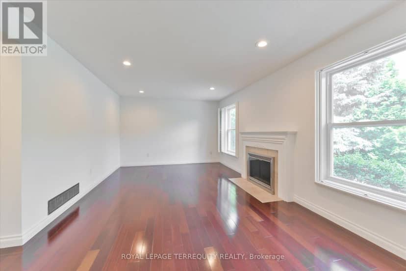 2216 Dunvegan Avenue — photo 13 of 40