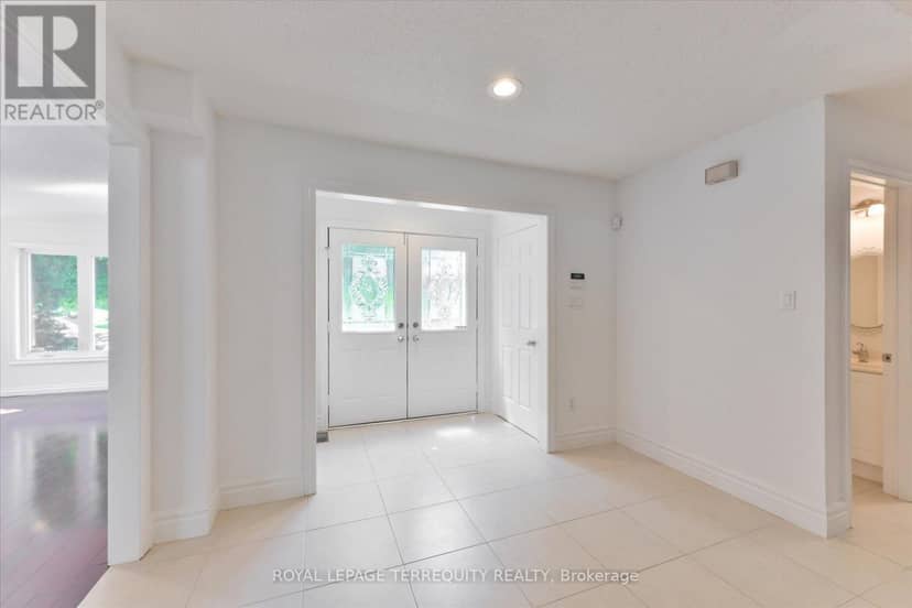 2216 Dunvegan Avenue, Oakville, photo 3