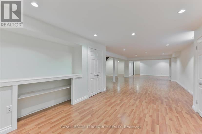 2216 Dunvegan Avenue — photo 32 of 40