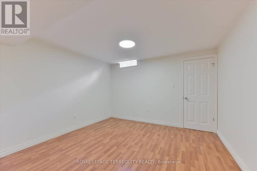 2216 Dunvegan Avenue — photo 36 of 40