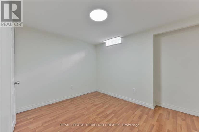 2216 Dunvegan Avenue — photo 37 of 40