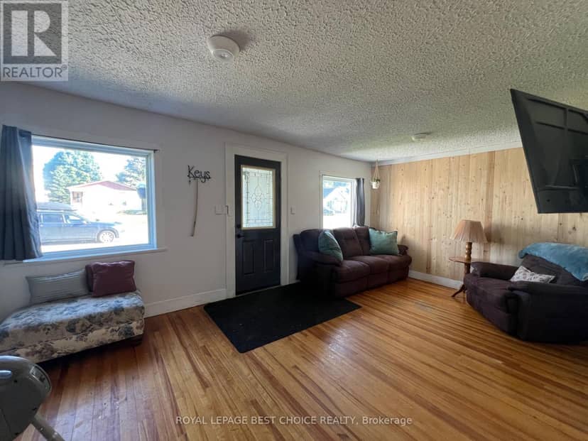 246 McCamus Avenue — photo 4 of 40