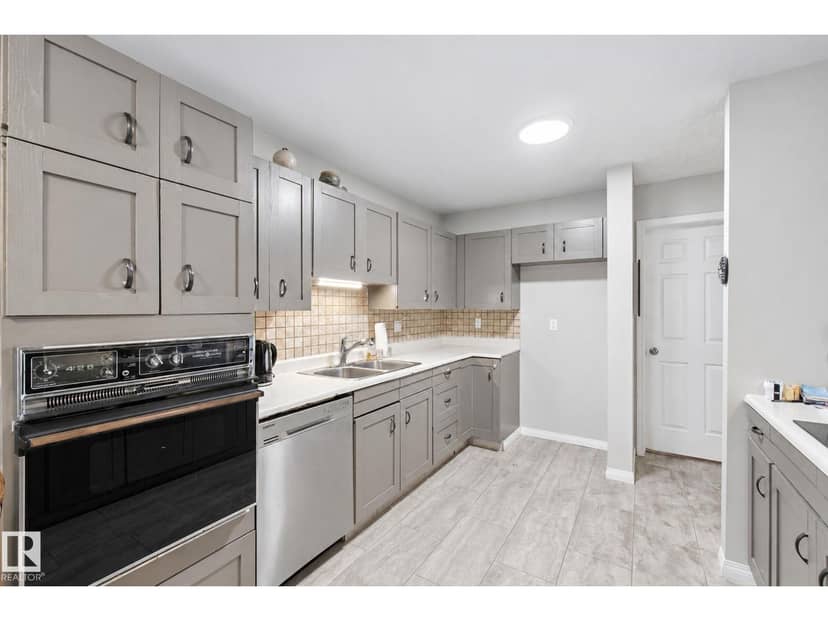 14812 43 AV NW — photo 10 of 40