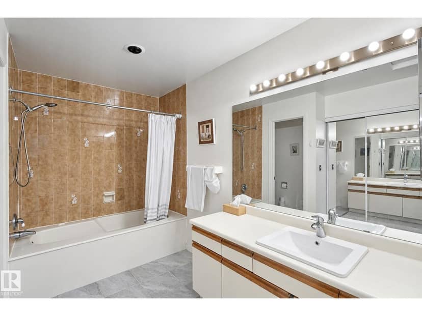 14812 43 AV NW — photo 18 of 40