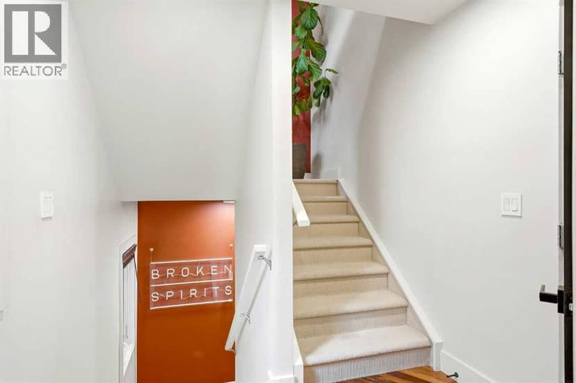 1619 24 Avenue SW — photo 17 of 38