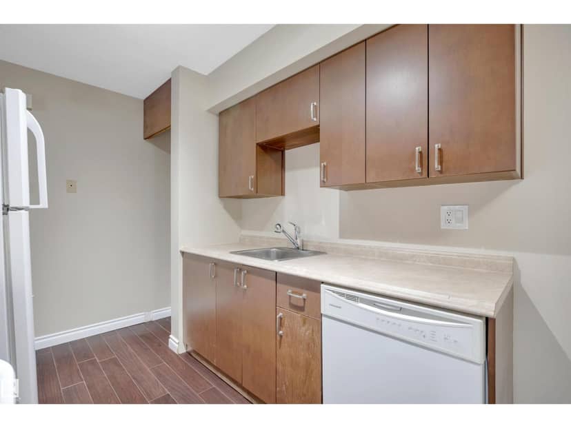#8 14130 80 ST NW — photo 13 of 38