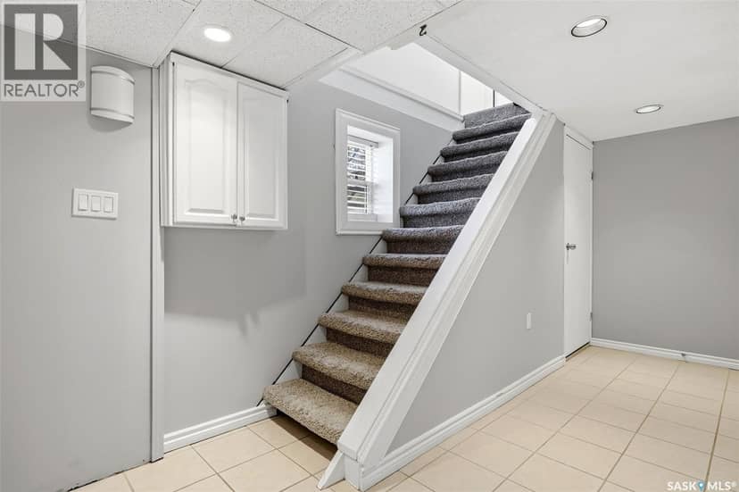 2751 MacKay STREET — photo 17 of 40