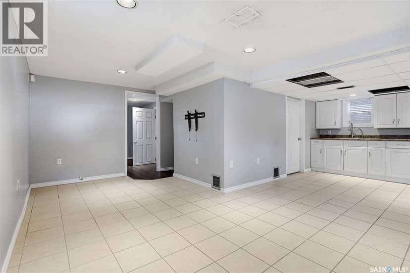 2751 MacKay STREET — photo 19 of 40