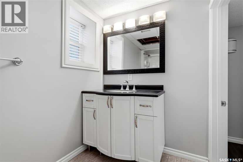 2751 MacKay STREET — photo 27 of 40