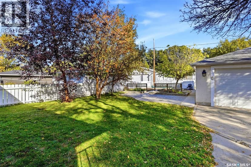 2751 MacKay STREET — photo 32 of 40