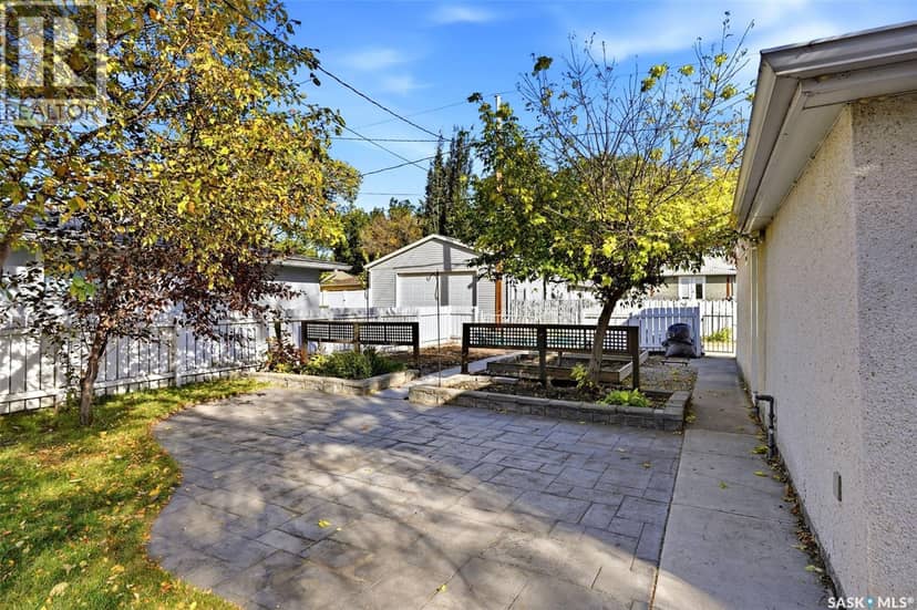 2751 MacKay STREET — photo 33 of 40