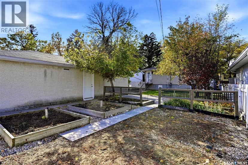 2751 MacKay STREET — photo 35 of 40