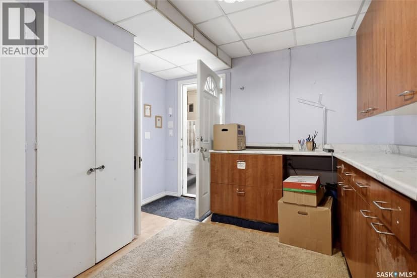 3719 Victoria AVENUE — photo 15 of 37