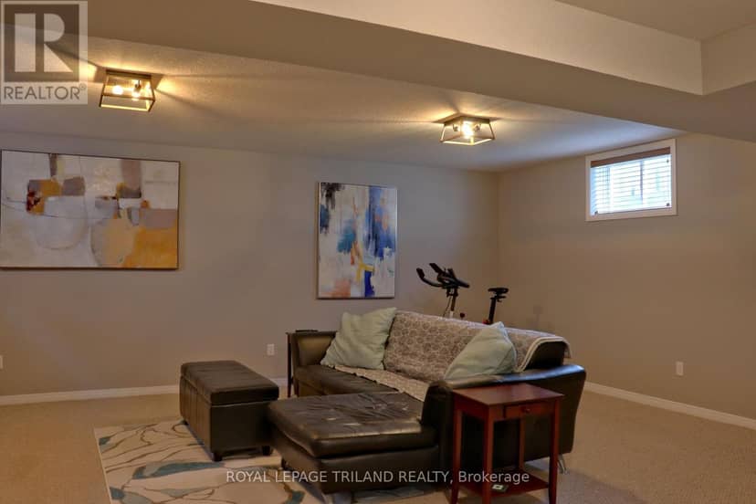821 Sprucewood Drive — photo 10 of 18